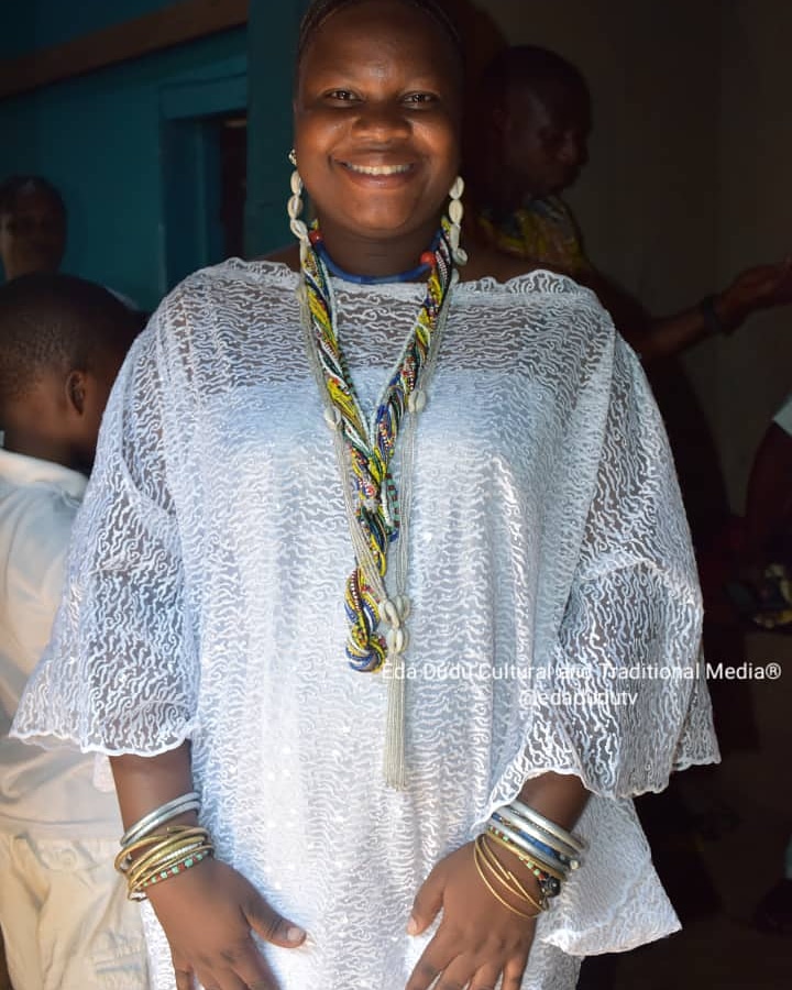Ifawemimo's tweet photo. Ìbà Olódùmarè
Ìbà Mojelewu
Ìbà Jogún Osó
Ìbà Ayaba Obìnrin Òkèèrè
Ìbà Yemoja Ògùn
Ìbà Awoyo
Ìbà Iyake 

May the blessing, protection and love of our MOTHER be with us. May Olódùmarè and Yemoja bless us with divine abundance and wealth....... https://t.co/haREN0ZrkC