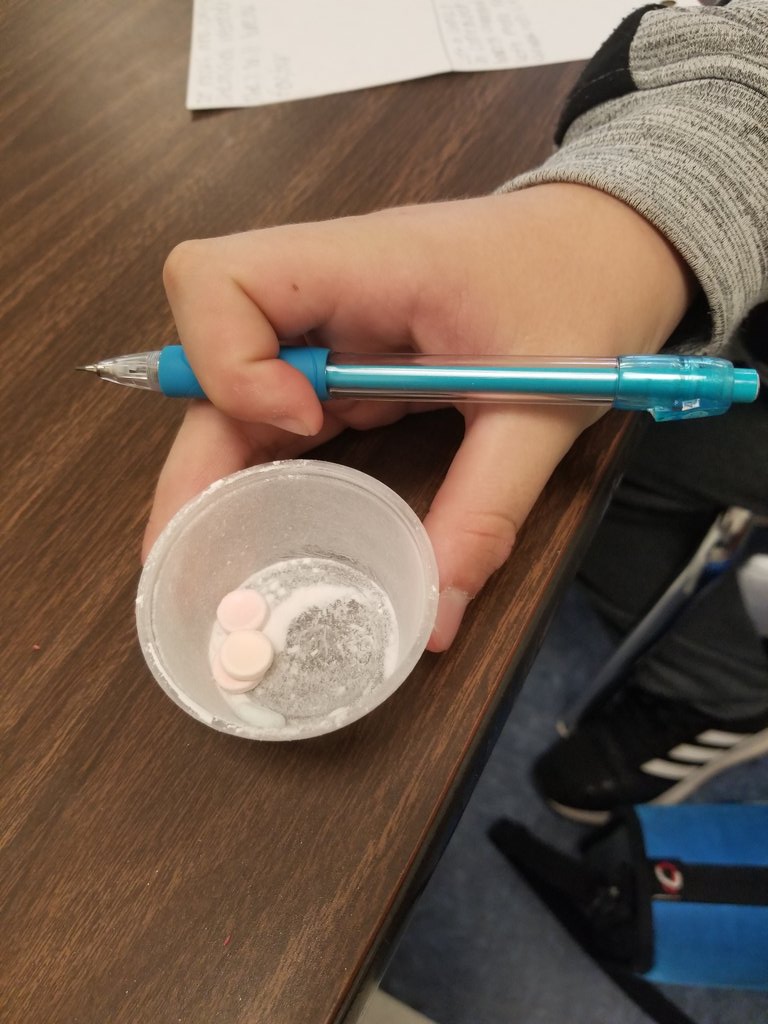 ccarpenter161's tweet photo. Shake and swirl it off with @mrbondank! Learners figure out why rocks look different. Physical vs Chemical Weathering Lab @HMS_Bulls @CRenfroe4EDU @BenWhitehouse98 @MCPS_Secondary #SweetExperiment https://t.co/V7W4hg5bYu