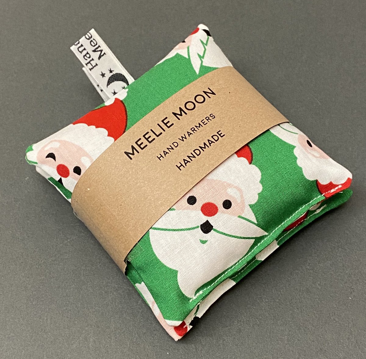 meeliemoon's tweet photo. #indiebiz Looking Christmas gift inspirations? Pop into our Etsy shop to see more (link in bio) we have hand warmers £9.50 wheat heat packs £11.00 , book protectors £12.50 neck wrap £15.00 Christmasbunting #bookprotector #wheatbag #handwarmers all handmade by me in Cornwall https://t.co/hwhOR3PYNs