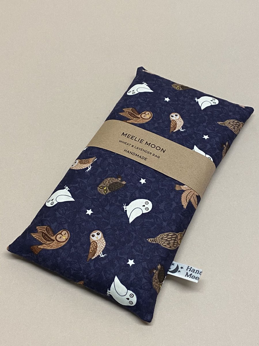 meeliemoon's tweet photo. #indiebiz Looking Christmas gift inspirations? Pop into our Etsy shop to see more (link in bio) we have hand warmers £9.50 wheat heat packs £11.00 , book protectors £12.50 neck wrap £15.00 Christmasbunting #bookprotector #wheatbag #handwarmers all handmade by me in Cornwall https://t.co/hwhOR3PYNs
