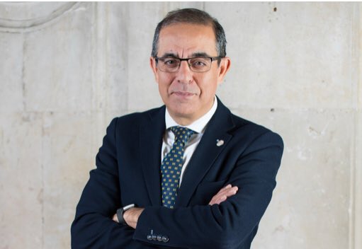 🔴 #ULTIMAHORA  El catedrático de Química Inorgánica Miguel Ángel Castro y único candidato en las elecciones rectorales de la <a href="/unisevilla/">Universidad de Sevilla</a> ha sido reelegido Rector tras obtener 174 votos, lo que representa el 72% de los votos válidos emitidos <a href="/macastro_rector/">Miguel Ángel Castro Arroyo</a>