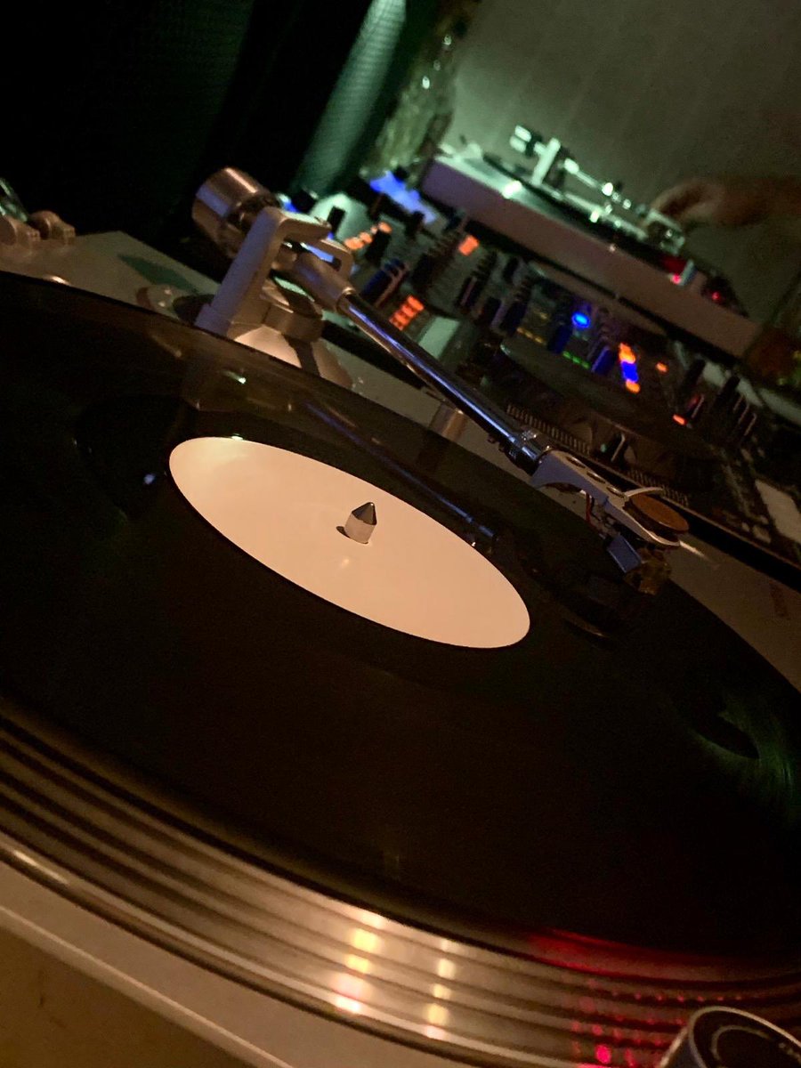 DubsVendor's tweet photo. Dug out the vinyl tonight! π¦Ύπ₯
#dnb #drumnbass #junglednb #midweeksession #dnbfamily #drumnbassfamily #dnbmusic #dnbdj #junglevibes #jungle #undergroundmusic #undergroundbeats #dubvendor #bedlamradio #vinyl #vinylrecords #vinyldnb #vinyljunkie #vinylmusic https://t.co/KBoHNNrxfT