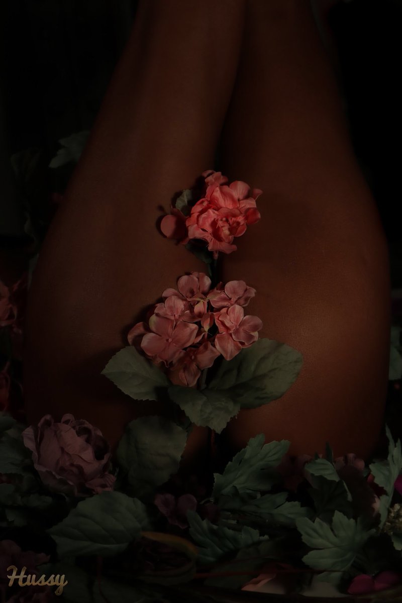 HussyPlay's tweet photo. 🌺 the most delicate flower 🌸 

••••••••••••••••••••••••••••••••••••••••
#floral #delicate #nsfw https://t.co/FtjJDVBxd2