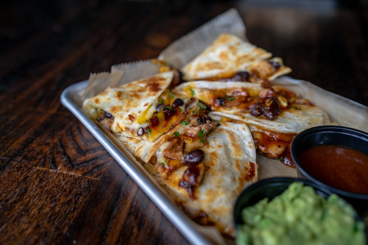 GaslightBar's tweet image. Sad about tonight's weather forecast? 🌧 #GaslightBarChi is here for you. 😘 Visit  gaslightbar.com to order carryout or delivery, and receive $10 off of $30 when you use code 'RainyTuesday' at checkout! 🙌