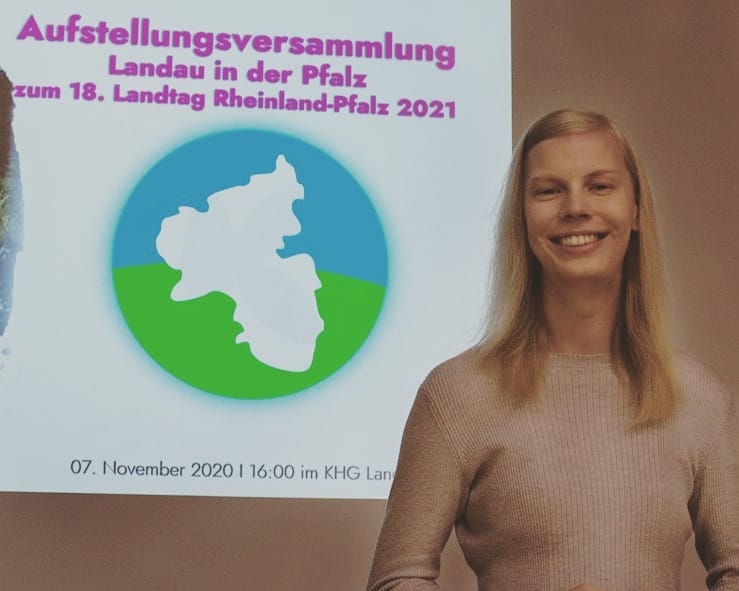 KayceeHesse's tweet photo. Aufstellungsversammlung der @KlimalisteRLP für den Wahlkreis #Landau.
Am Samstag wurde ich in Landau zur #Direktkandidatin für die kommende #Landtagswahl gewählt.
Vielen Dank an @gretawaltenberg und alle die da waren! https://t.co/Rpwxb2Zffg