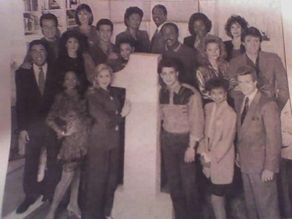 Mehmetcan198's tweet photo. @alanglenn66 What about #GenerationsReunion #Generations @KellyRutherford @bobtorti @kristoffstjohn1 @sorelevision @MsVivicaFox @SharonCatBrown @RickFitts1 @MicheleValJean @MidnightReturn1 @peacockTV @PeacockTVCare @Monika_kamila17 https://t.co/p2oVa50kHj