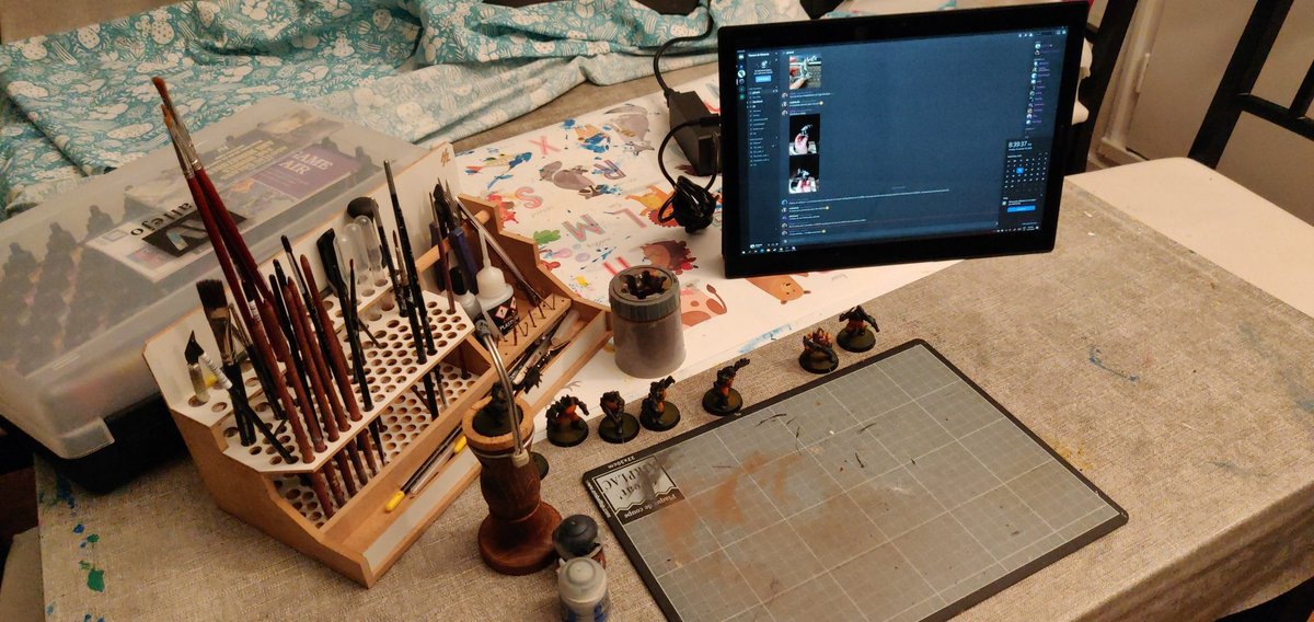 Madacik's tweet photo. Préparation fini pour la session de peinture de ce soir avec discord et les @AssocTisseurs.
Ça sera la continuité de mes Goliath https://t.co/ePIjuplyu2