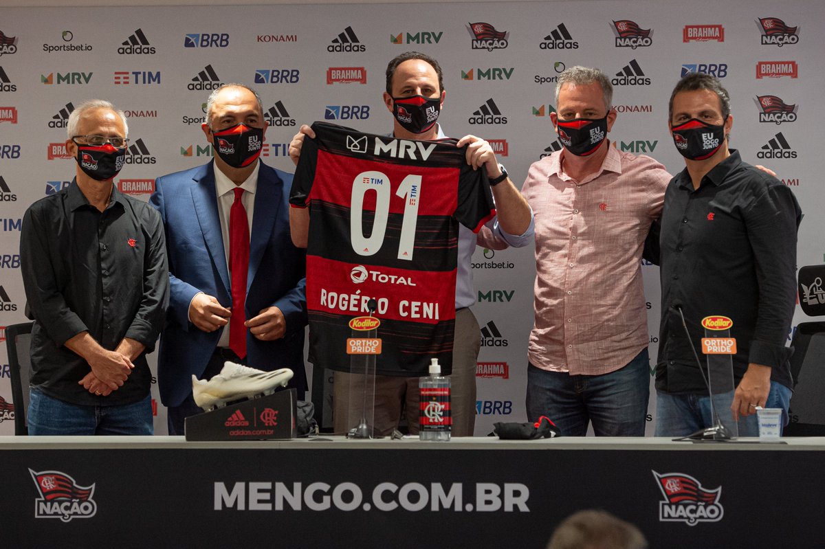 SportsCenterBR's tweet photo. A nova sala, e a nova casa de Rogério Ceni! RT se você crê no sucesso do técnico no Mengão. ❤🖤

📸 Divulgação/@Flamengo https://t.co/PevuXiMzV0