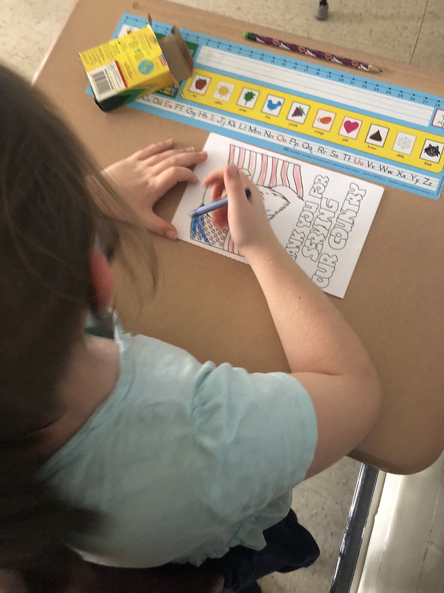 OTES_Counselor's tweet photo. Working on our ‘Dear Hero’ letters to show our appreciation for all Veterans in our community! Happy Veterans Day to all those who served our great country, we thank you for your service! 🇺🇸 @MaryannMholmes https://t.co/6Aa3S9aCEO