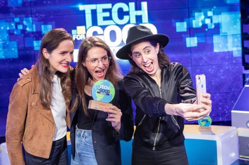 BeatriceGHER's tweet photo. 👉 @Kokoroe_EdTech a reçu le prix #TechForGoodAwards ! Big merci @bfmbusiness  Derrière cette photo, il y a…
💝 3 Kokogirls embarquées dans 1 aventure de folie
😱 5 ans de sueurs, de joies, de montagnes russes…
🔥 1 KokoTeam gonflée à bloc
🍿80 partenaires au top:CAC40,ETI,PME https://t.co/WiIskwpRda