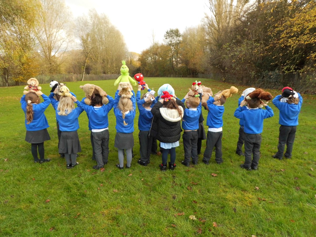 OakClassR's tweet photo. We had a great time today at our teddy bear's picnic. We enjoyed eating our sandwiches and then having a run around on the school field 🥪🧸 https://t.co/qq8weq9bT1