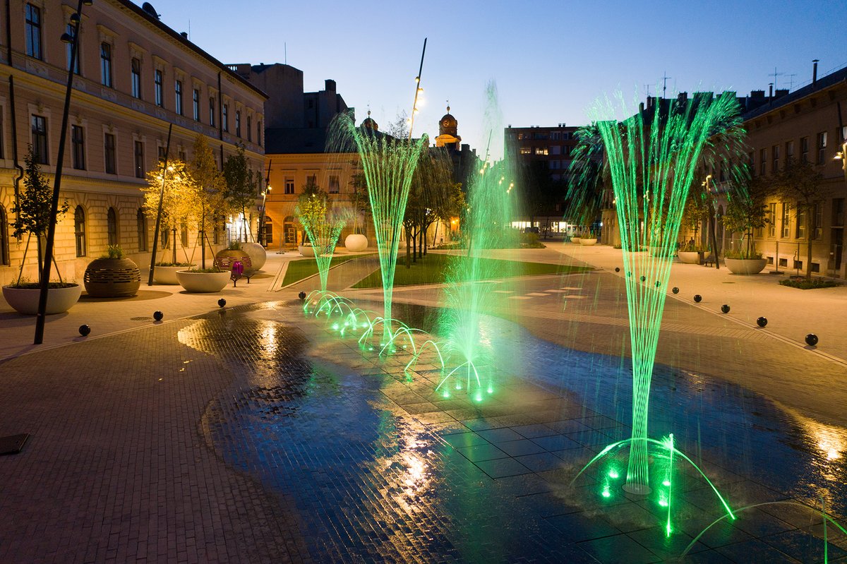 we_are_eos's tweet photo. 🤞 for the Lux Award's &amp; Eclatec's Xeon; shortlisted in the Exterior Luminaire of the Year category🥳

In the run-up this week we are sharing our favourite Xeon projects.

@eclatec is well known for 'family' solutions - offering a cohesive range of #lighting &amp; #streetfurniture https://t.co/A3Fi4ufhrT