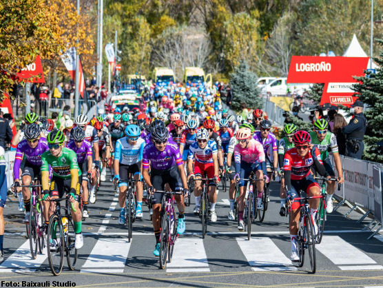 GUARDIAS CIVILES DE LA VUELTA ESPAÑA DAN POSITIVO POR COVID-19

Amplía en:
instagram.com/p/CHbCvvCDvcj/… 

Canal de Telegram: 
t.me/noticiasmonrod 

#NoticiasMonrod #Mundo #Deportes #Ciclismo #Bike #Covid19 #Coronavirus #QuédateEnCasa #España #VueltaEspaña