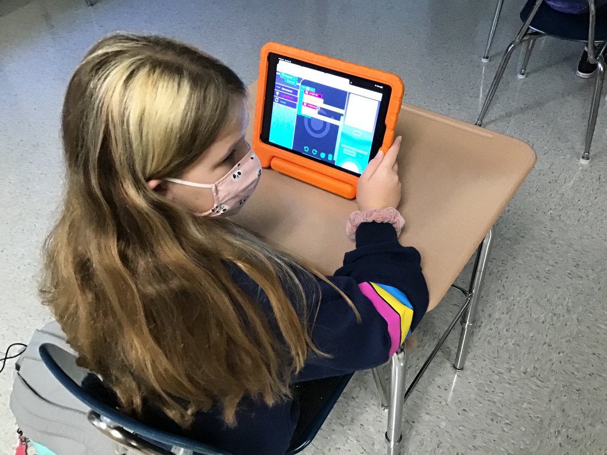 PASDGifted's tweet photo. SEE Seminar fun with Ozobot coding! @IU13GiftedNet @NorthsideROARs @kathy_setlock https://t.co/I5ETowoPfL