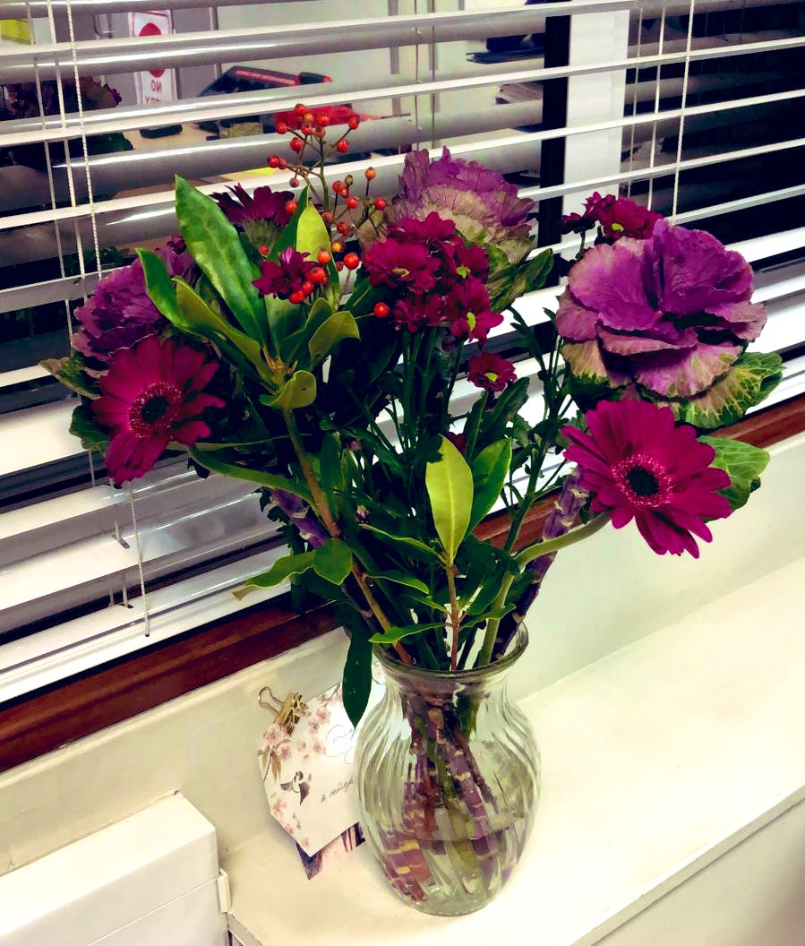 becks_bryant's tweet photo. Such a nice surprise to find these at the start of my shift today. #Flowers #chocolates and a note from a very sweet member of staff. Not sure what I did to deserve them 🤷🏼♀️ #brightenedAToughweek #ThereAreSomeCaringPeopleLeft #firefighterAtWork https://t.co/yduEIOZjBI