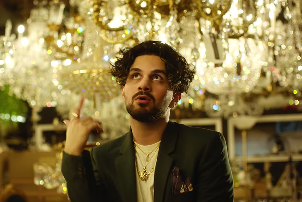 RapUp's tweet photo. Aries drops his new video for "FOOL'S GOLD" https://t.co/UwozsuWhcN 🌞🤎 https://t.co/lwEriynNlM