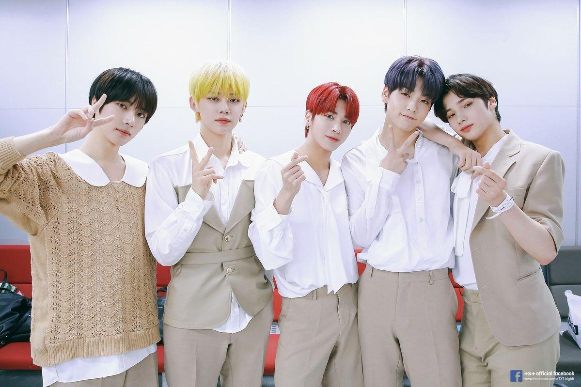 intoTXTchapter's tweet photo. one_ ๐๐ฃ๐๐๐ !!โจ % .ไธ่ตท โบ evento.
หโยทออออออออออออโณโฅ : #MONEYWithEvan #EVANDB
Interrumpimos nuestras pequeรฑas vacaciones para asistir al debut de @EVAN__twt
porque por nada en el mundo nos lo podรญamos perder, te amamos muchoโยฐโง๏ธกหหหโคหหห https://t.co/99ZeCra3EI