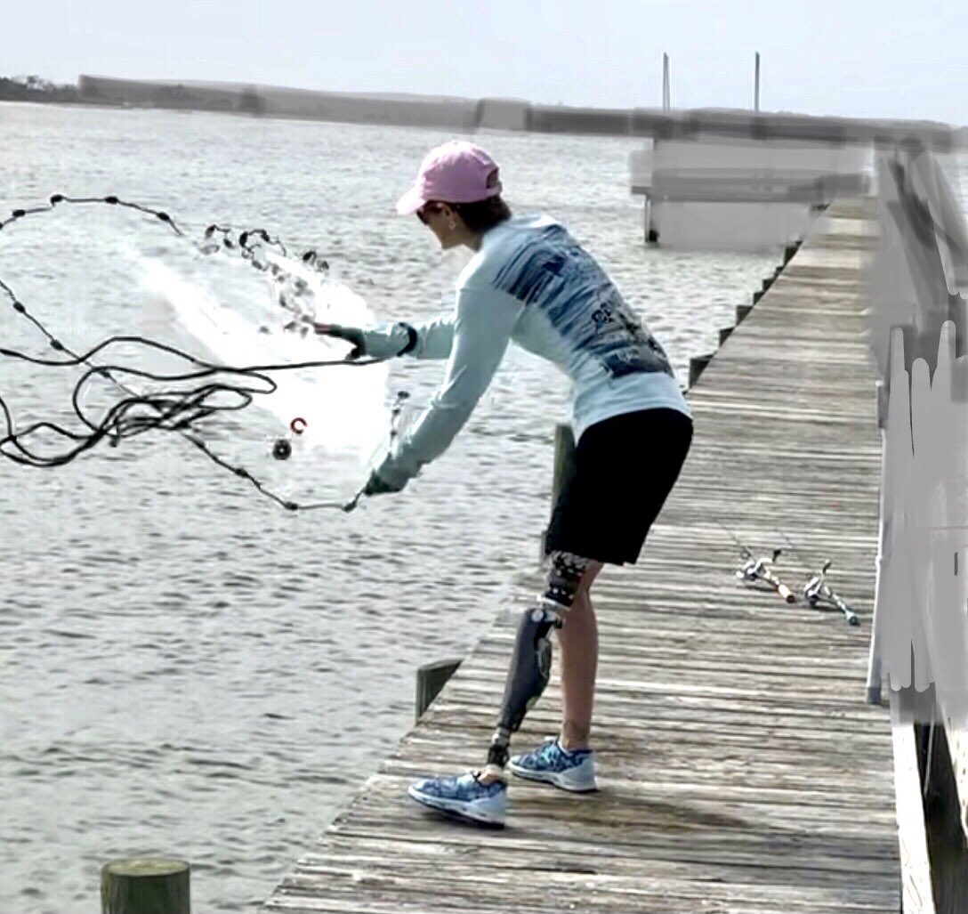 NoLimitsCharter's tweet photo. With the ENE wind still snorting, I decided to throw a small net on the shrimp skipping out of the water!! Also great way to troubleshoot the prosthetic socket. #amputeelife #whatthefin #weareopc @OPCenters @OttobockUS_CA #freshshrimp #castnets #shrimp #ladyangler ๐ฆ๐ฆฟ๐ค๐ช๐ https://t.co/aBTstUD94Y