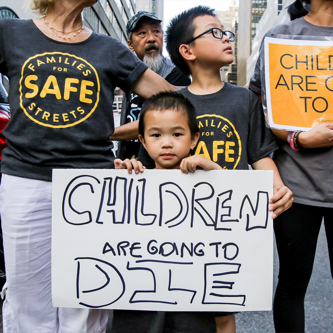 DevanSipher's tweet photo. @LosAngelesWalks @NashSafeStreets @alxsafestreets @atlantabike @BayAreaFSS @EmilyFoundation @RideofSilence @rideillinois @SafeRoadsNow @stop4nikhil @NYC_SafeStreets #1000Killed is not #VisionZero.  On #WDoR2020 we remember and we insist that @NYCMayor take responsibility and take action for all of the unnecessary deaths on his watch. https://t.co/4hVO2b50YD