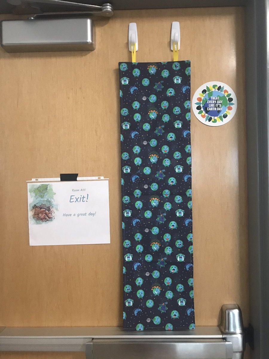 fantastic_fugle's tweet photo. Am I right, or am I right?! My blackout curtains are so stinkin’ cute! 🤩 These little Earths are perfect for this #earthscience teacher & add a little extra character to our space! ♥️🌎 #iteach #scienceteacher #classroomdecor #mycurtainsareFANTASTIC #prettyclassroom #secondhome https://t.co/W762xynBGj