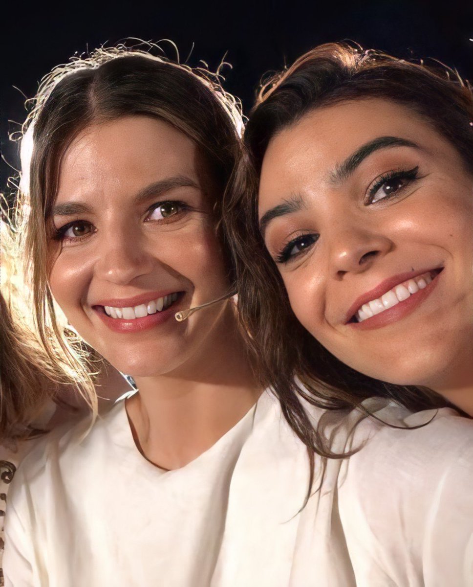 Klooster_Queen's tweet photo. Su amistad única 💜 https://t.co/ehUIeelnPU