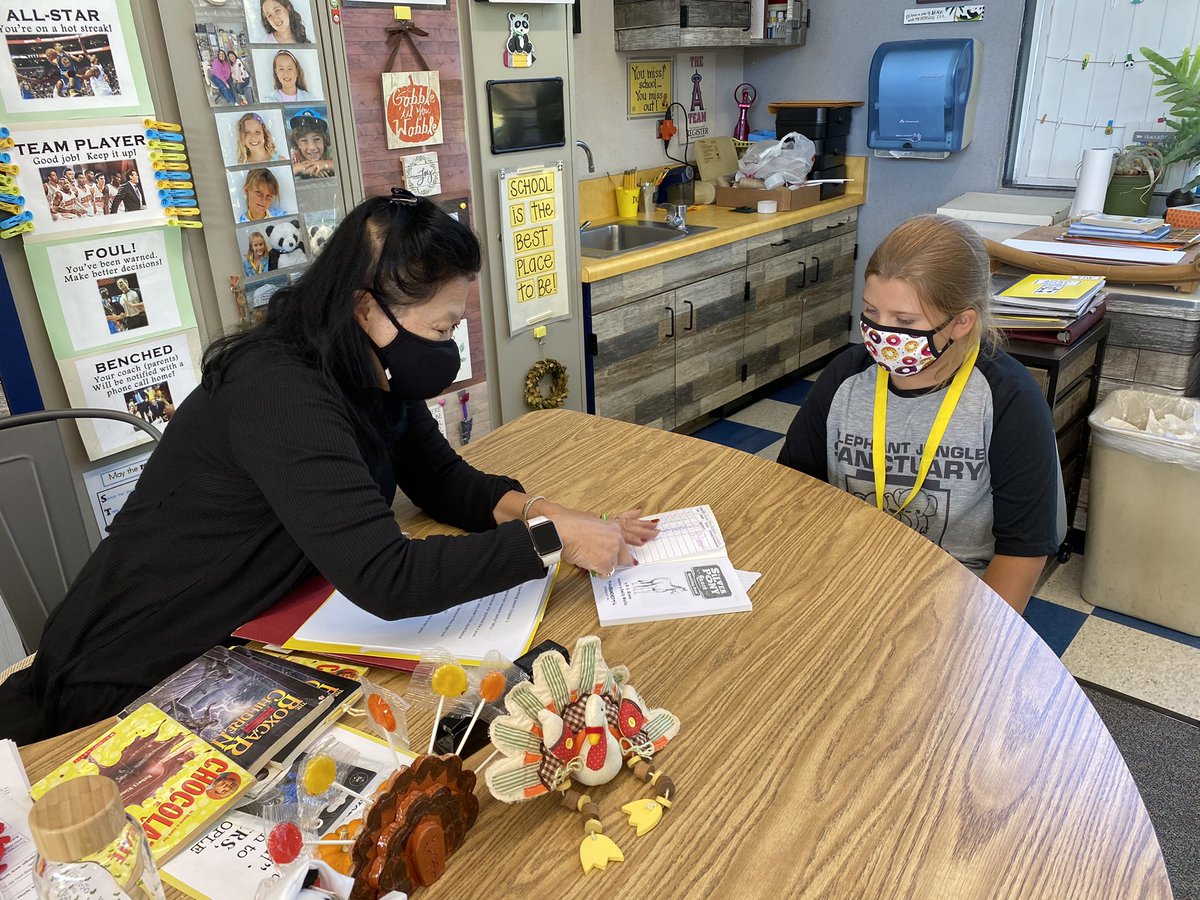 LagunaBeachUSD's tweet photo. Congratulations to our 2021 teacher of the year Tamara Wong! Principal Chris Duddy stopped by her 3rd grade class at El Morro to present her with a gift bag. 
Watch a video of all @OCDeptofEd teachers of the year here: https://t.co/RvsSF33JMn https://t.co/RyIHWGwOi9