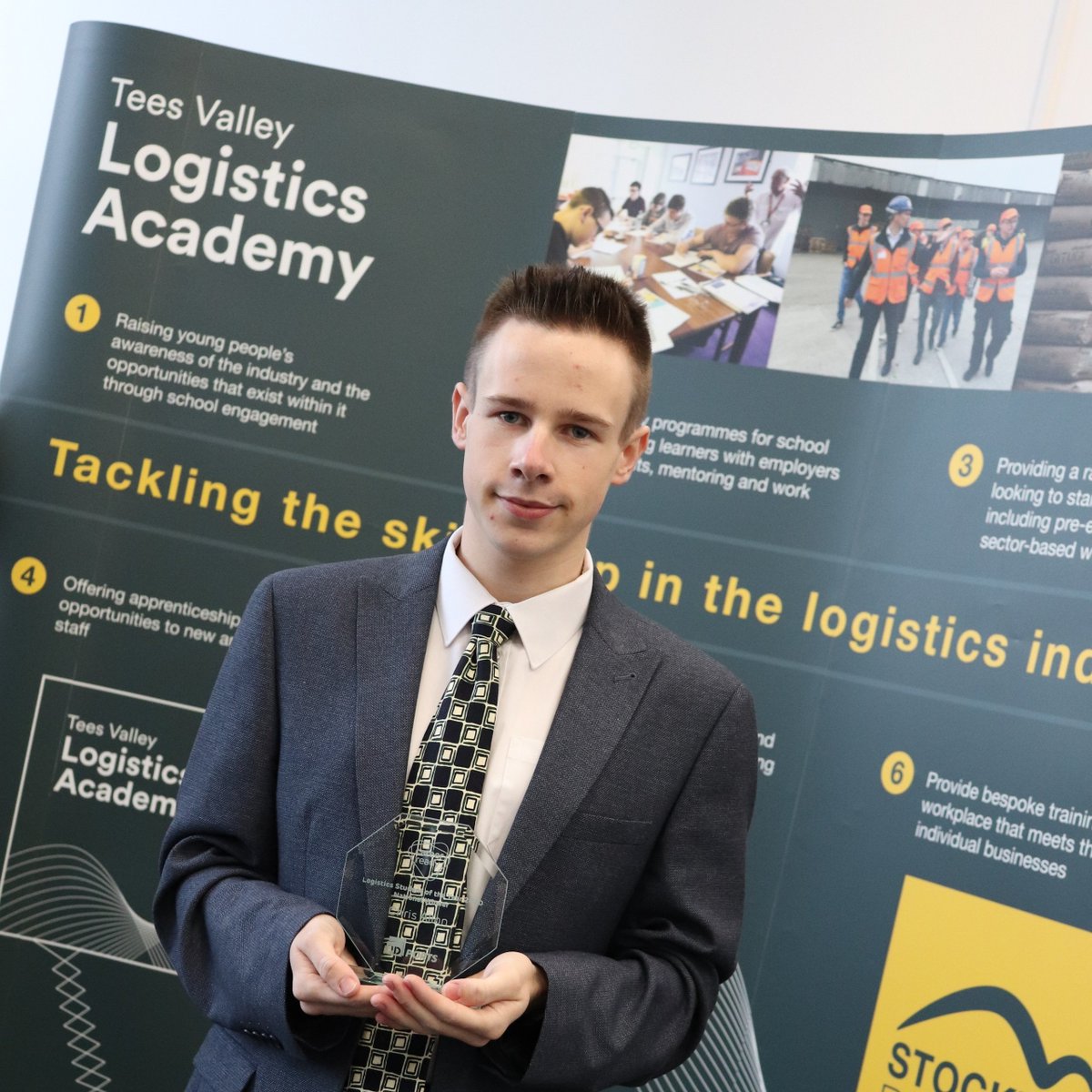 PDPorts's tweet photo. Many congratulations to this years #CRAwards2020 Logistics Student of the Year, Chris Allon🎊

We were delighted to be sponsoring this award again, and it is so encouraging to see the incredible emerging talent that is coming into the #logistics industry via @CareerReadyUK👏 https://t.co/0UaEsPSxbM