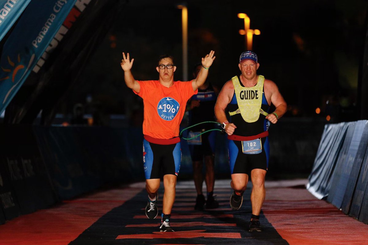 Mediavenir's tweet photo. 🏃♂️ Exploit - Chris #Nikic, un américain de 20 ans, est le premier athlète atteint de trisomie 21 à terminer un #Ironman (triathlon long format). En #Floride, accompagné de son guide, il a parcouru 3,8km de #natation, 180km de #velo et 42km de course à pied en 16h46'09. (l’Équipe) https://t.co/R9zfy4jW1o