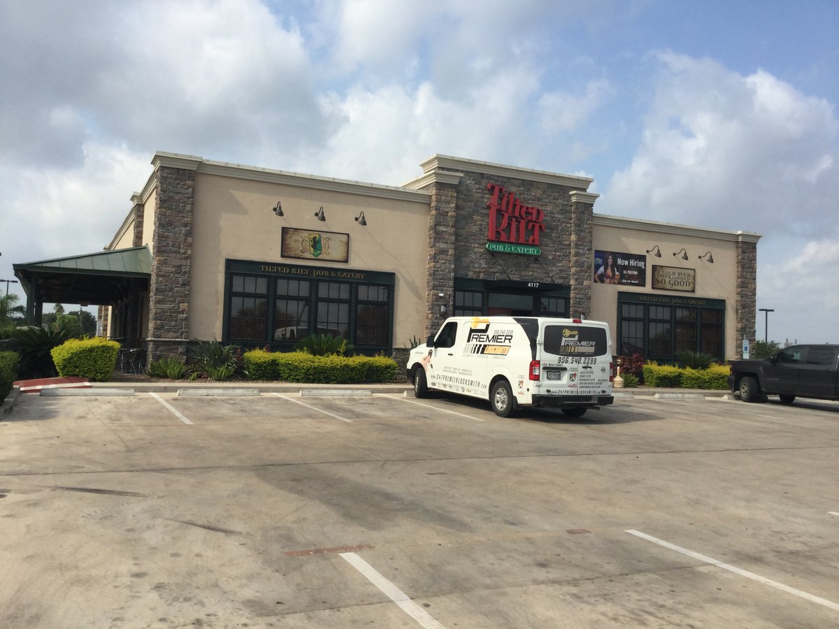 CWSAuctions's tweet image. REAL ESTATE AUCTION 4117 W. Expressway 83, McAllen, Texas.  November 18.
Additional Information:  cwsmarketing.com
#Auction 
#realestateauction