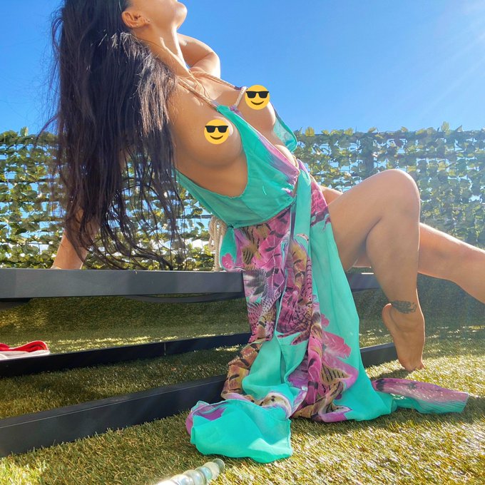 Enjoying one of the last sunny, warm days of the year by reading a book and fucking my asshole on the