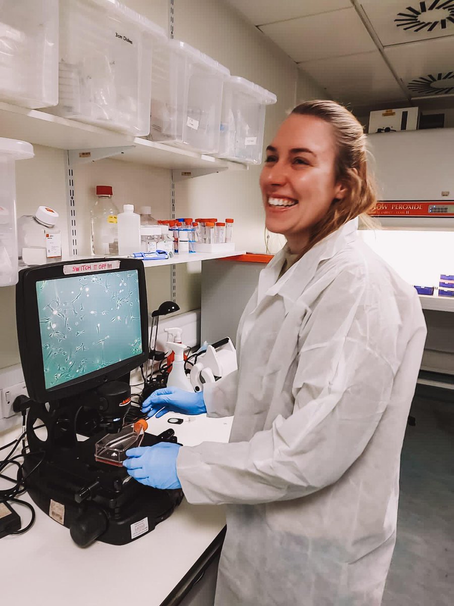 asctntraining's tweet photo. Hi all, I‘m Nina, ESR 2!
I come from Germany and I am doing my PhD at Cardiff University! 🏴󠁧󠁢󠁷󠁬󠁳󠁿
My PhD is all about Microglia, the immune cells of the brain, and how they are affected in Huntington’s disease. 🧠🔬

#neurodegeneration #phdlife #MSCA #asctn https://t.co/CZh50S5SyS