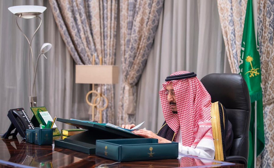 rsan_sa's tweet photo. مجلس الوزراء يعقد جلسته ـ عبر الاتصال المرئي ـ برئاسة خادم الحرمين - https://t.co/voy8b9oNGs https://t.co/kgnFdotXmP