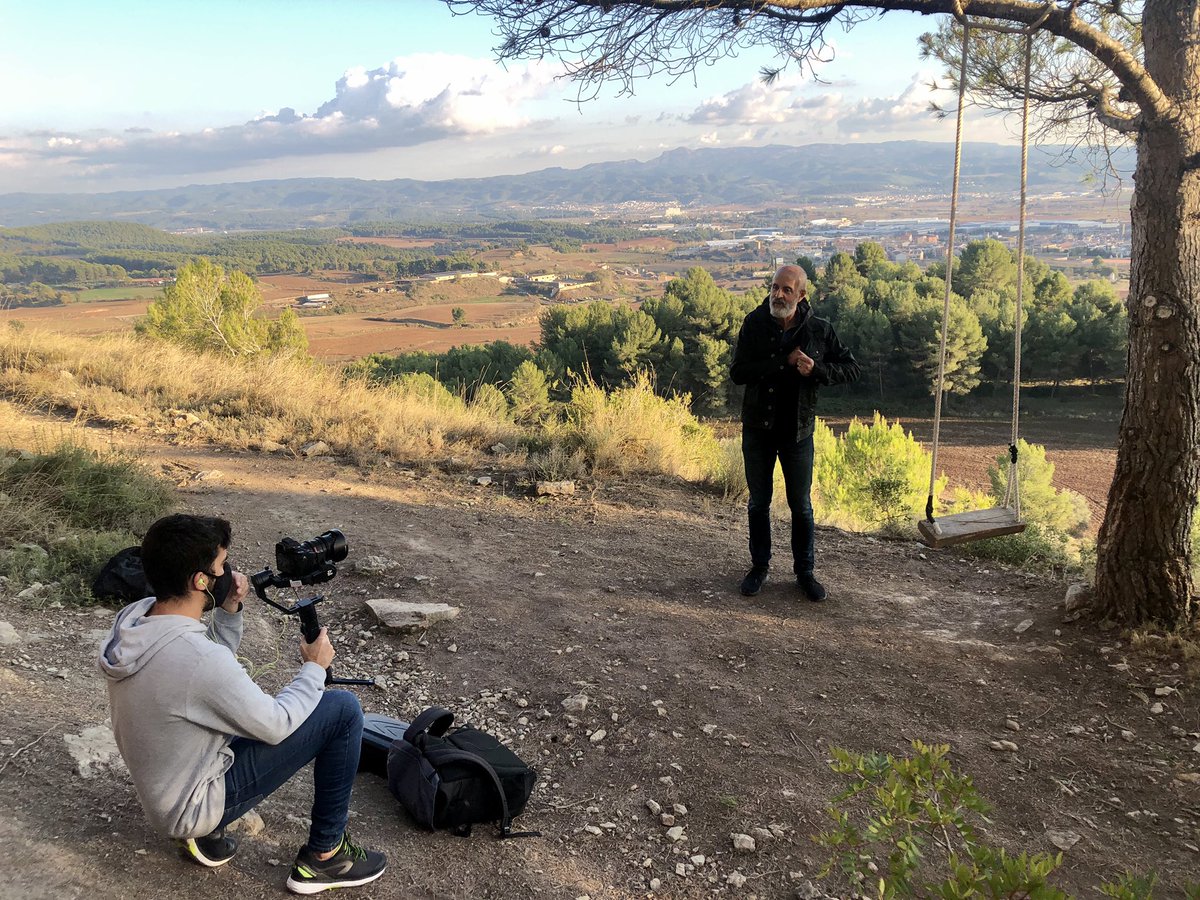 ajsantpedor's tweet photo. Avui hem enregistrat un vídeo sobre #Santpedor per a la sèrie #BenvingutsalBages ... ha vingut fins i tot el #Timbaler!
👏gràcies a tots els que hi heu col·laborat 🤗 i al nostre cameraman @dvillarreal94 https://t.co/pZY4x1u1yf
