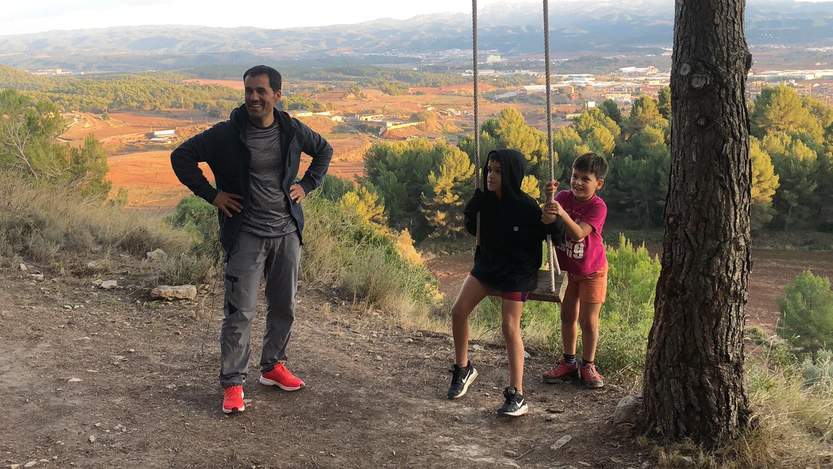 ajsantpedor's tweet photo. Avui hem enregistrat un vídeo sobre #Santpedor per a la sèrie #BenvingutsalBages ... ha vingut fins i tot el #Timbaler!
👏gràcies a tots els que hi heu col·laborat 🤗 i al nostre cameraman @dvillarreal94 https://t.co/pZY4x1u1yf
