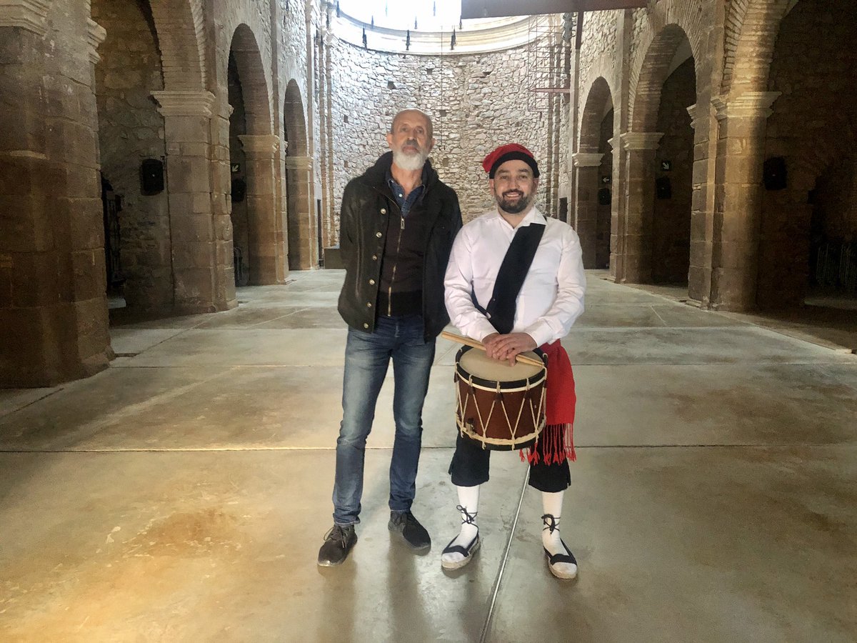 ajsantpedor's tweet photo. Avui hem enregistrat un vídeo sobre #Santpedor per a la sèrie #BenvingutsalBages ... ha vingut fins i tot el #Timbaler!
👏gràcies a tots els que hi heu col·laborat 🤗 i al nostre cameraman @dvillarreal94 https://t.co/pZY4x1u1yf