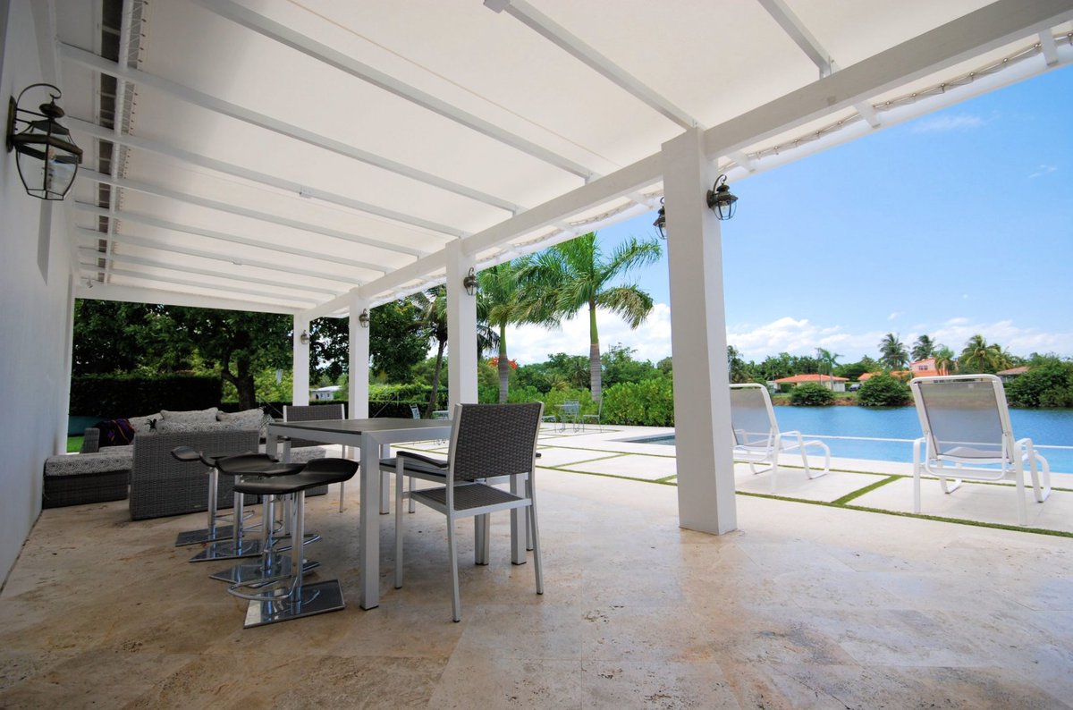 MiamiAwningCo's tweet photo. With Thanksgiving around the corner, entertain guests outside with one of our awnings and canopies. Let's get started, email sales@miamiawning.com or visit our website, https://t.co/kdGqgdzpve for a quote!
.
.
#MiamiOutdoorLiving #MiamiDecor #MiamiOutdoorDesign #Awnings #Customs https://t.co/HiNij0fIOF
