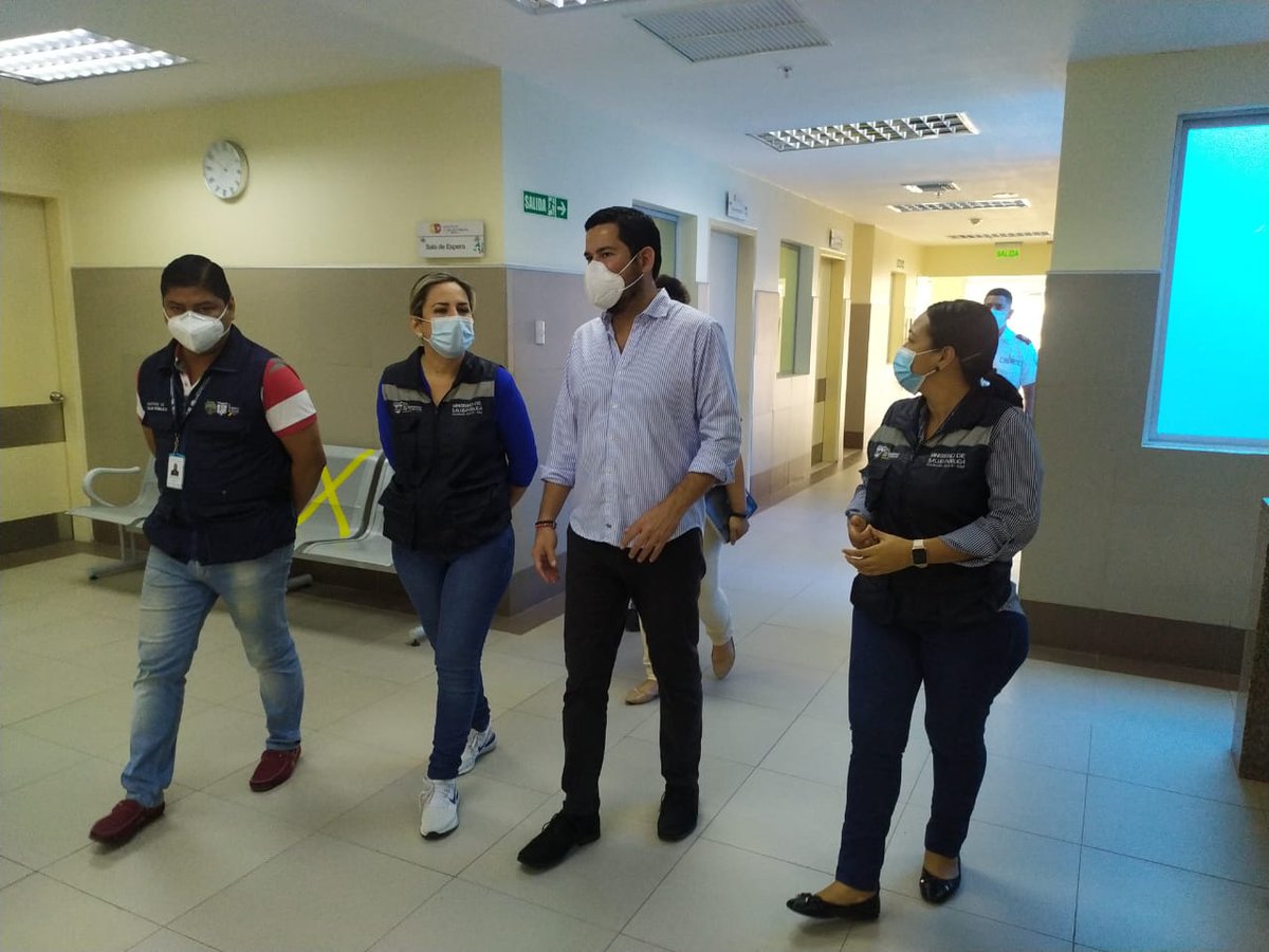 jona_MoreiraM's tweet photo. Cumpliendo las disposiciones del Sr Gobernador recorrimos  con la Directora Distrital  @mishelljimenezC el Centro de Salud #BastiónPopular con el fin de constatar la atención médica en consulta externa , UTPR,  emergencia, laboratorio, vacunación y triaje respiratorio. https://t.co/D2EIWS3ker