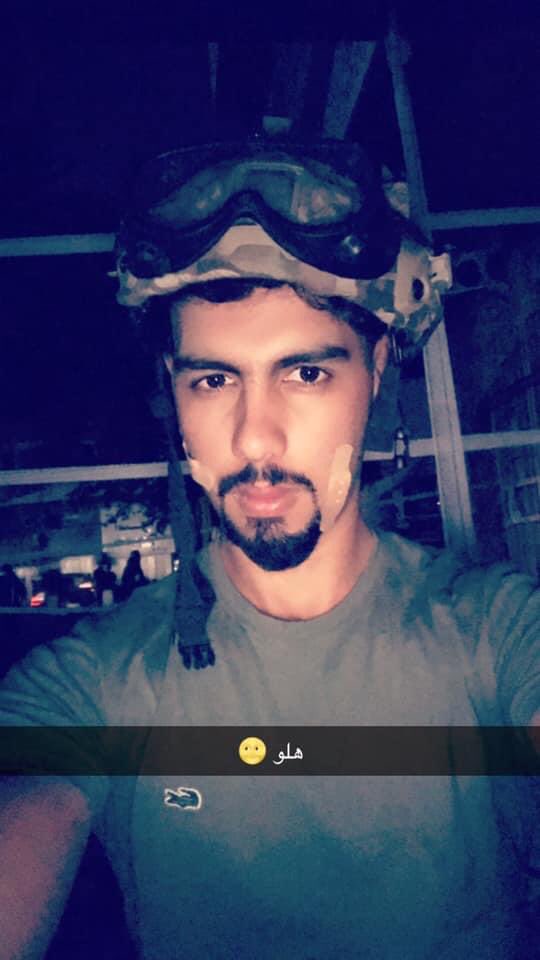 raad_jamil's tweet photo. صورة لي في مثل هذا اليوم تماما من العام الماضي عند جسر الجمهورية في ساحة التحرير عند اصابتي بأحد القنابل الق��عية التي انفجرت بالقرب من رأسي الحمدالله على كل حال ونبقى ونكول #نريد_وطن https://t.co/F0Vmdo3lwB