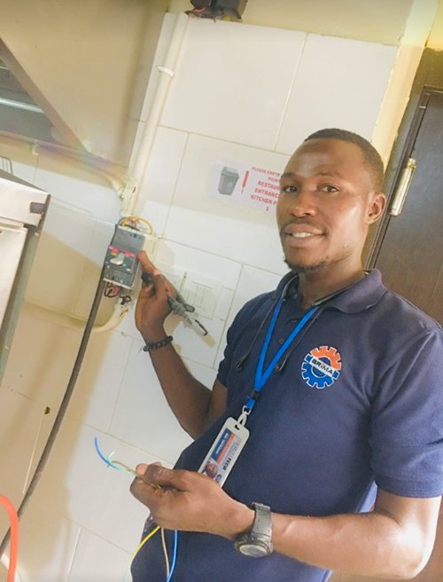 Brima_TECH's tweet photo. @Brima_TECH. We always work on these and we believe Definitely we getting to help the Nation by bringing young people into career of Basic and advance Electric/Electronics Engineering #TuesdayShoutout #MenWeySabi #money https://t.co/uzyq5lzK64