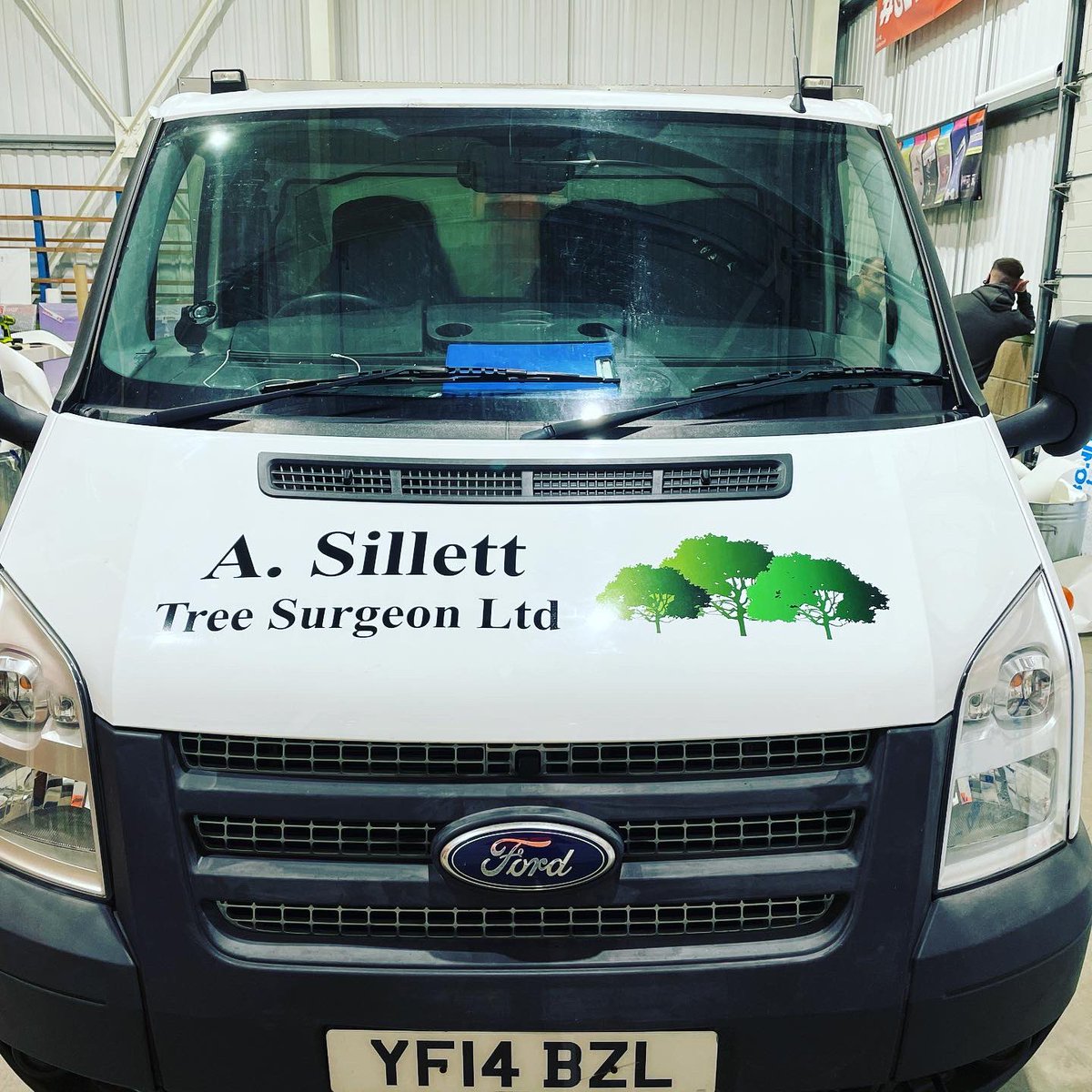asilletttrees's tweet photo. Thanks to @cim_signs for the new signwriting on the Transit tipper. https://t.co/ZbrAoo0DKq