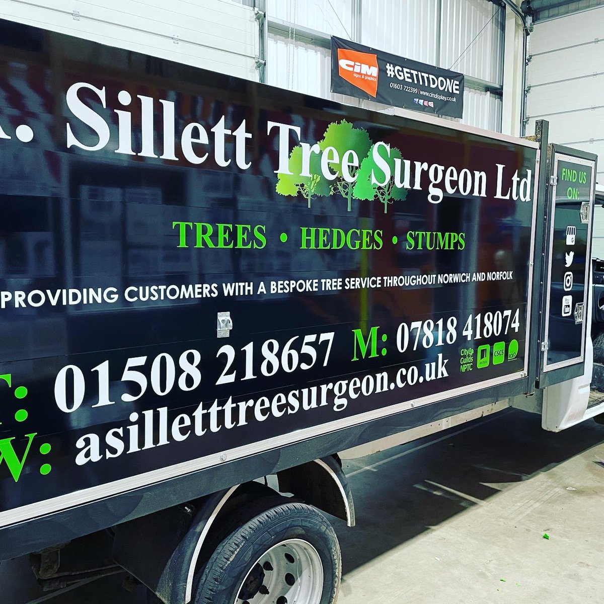 asilletttrees's tweet photo. Thanks to @cim_signs for the new signwriting on the Transit tipper. https://t.co/ZbrAoo0DKq