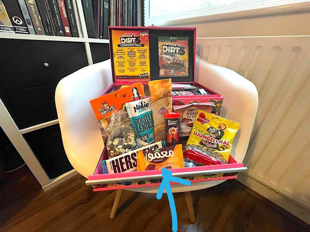 R_Aabed's tweet photo. فخر الصناعة الوطنية😂..معمول😍
#DIRT5 #collectionedition #XboxSeriesX #gaming #food https://t.co/02CUY8c1Mj