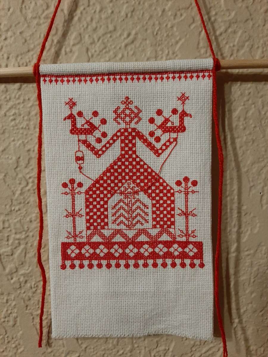 Get_Fluffy's tweet photo. @spillyjaneknits Makosh should have spindle (веретено). She with  a help of her two sisters (here birds) weaves the threads of human's fate. Without a spindle it's different "symbol". If you are looking directly for Makosh you may want to do some extra research. I just completed main too. https://t.co/kculRlIxpm