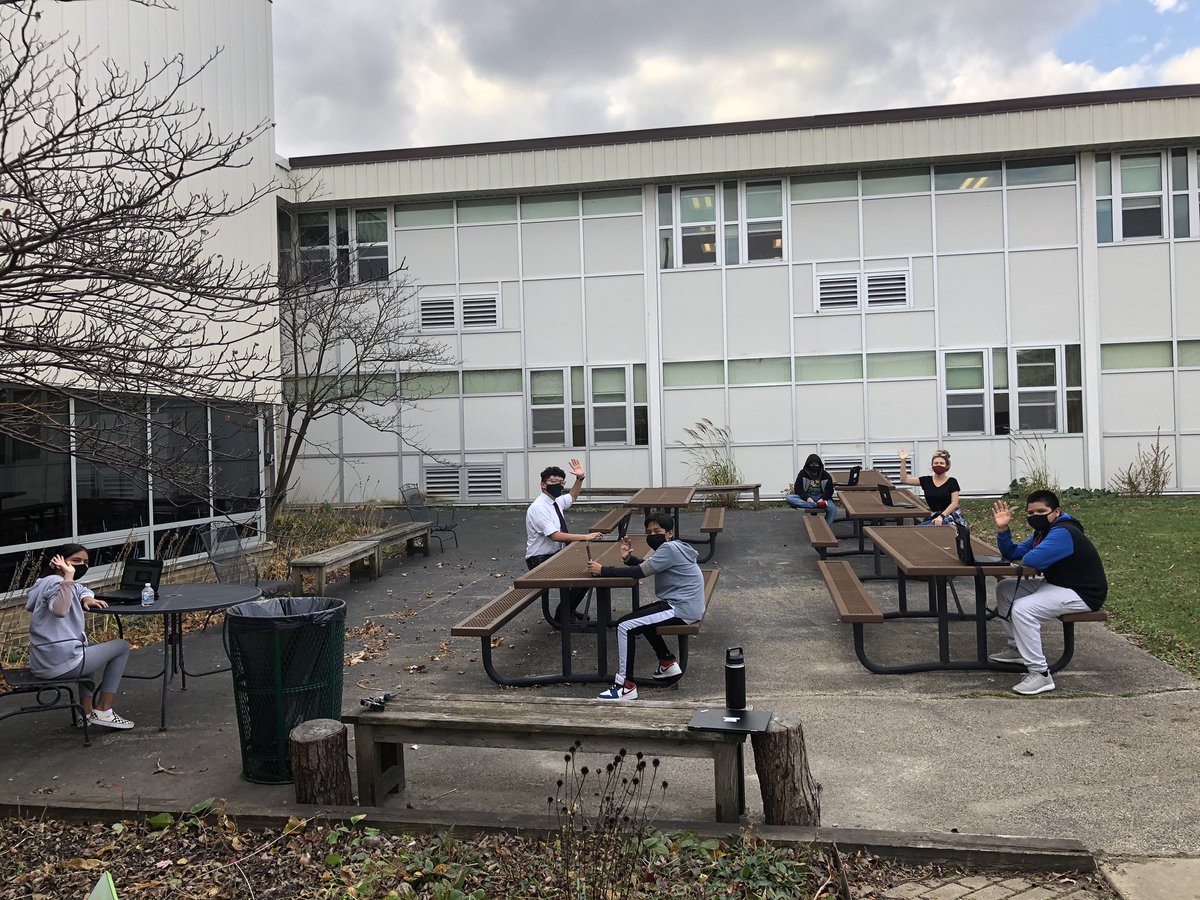 MrA_Wilson's tweet photo. We are enjoying one of our last days of “nice” weather by learning outside as much as possible.  Our students and staff BRING IT everyday! #proudtobe15 #wearewarriors https://t.co/hj5pgDet3K