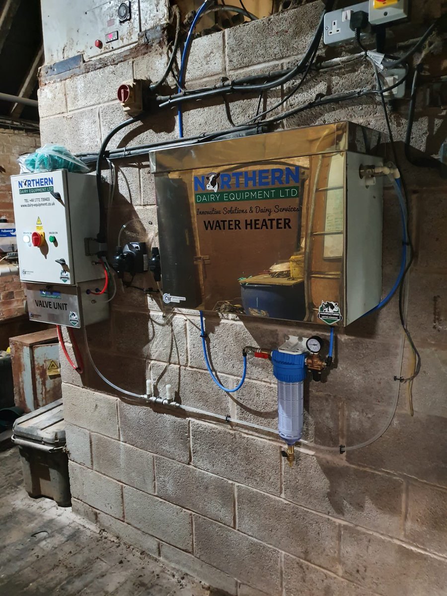 The Waterfall family look very happy with their new investment in the parlour.

🚨 System Install 🚨

Country- UK 
Parlour - Swingover 
Herd size - 350
Milkings per day - x 2

Reduce labour 💪🏼
Reduce time ⏰ 
Reduce costs 💰 
Improve teat and udder health 💉

Happy Cows 🐮 👩‍🌾