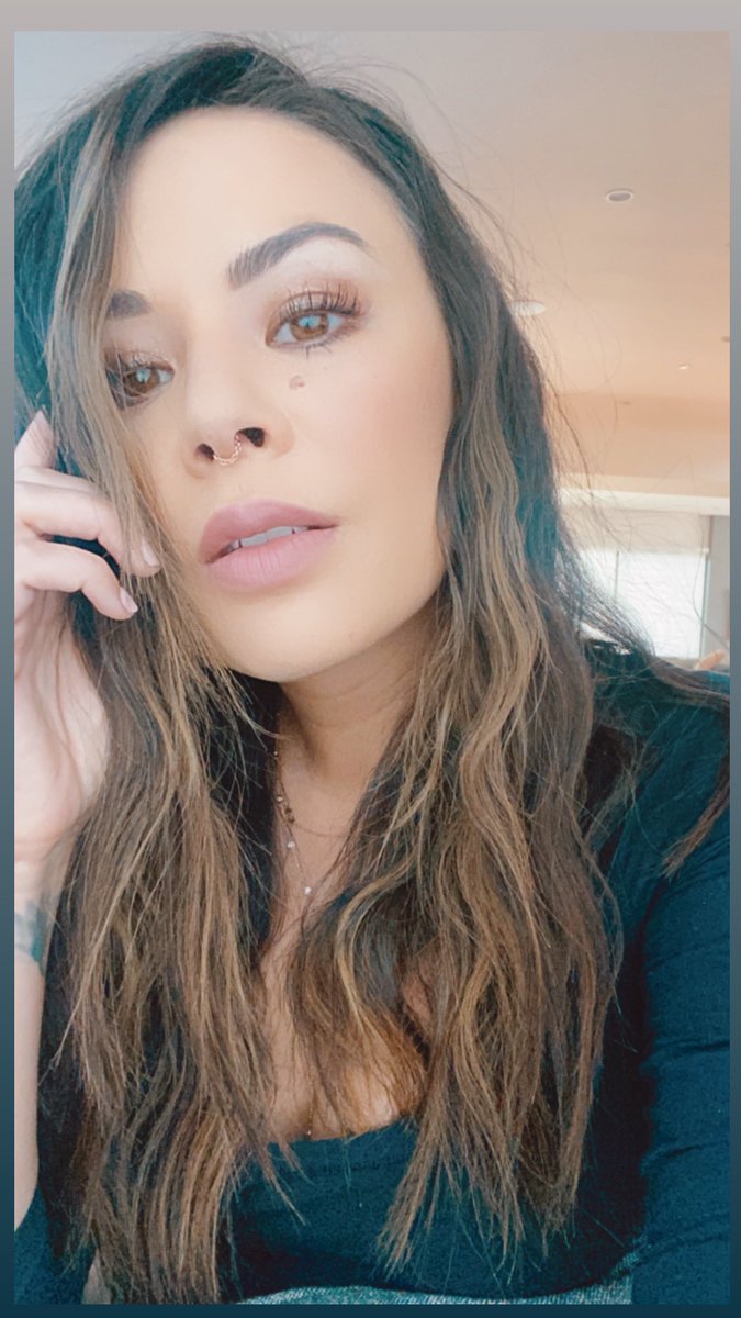 JanelParrish's tweet photo. When you’re doing press from home and you’re actually in your pjs 🙌🏻😜 https://t.co/TD1pJETClt