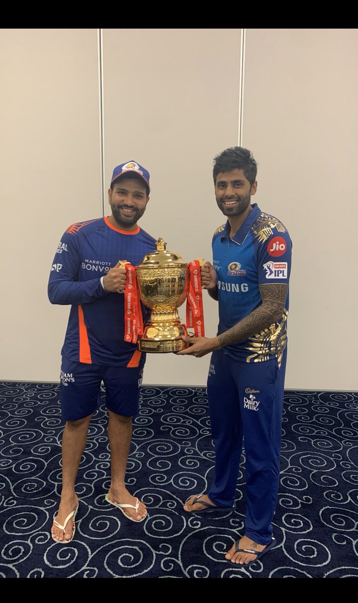 surya_14kumar's tweet photo. #MIChampion5 🏆🏆🏆🏆🏆 https://t.co/OY954OnMxL