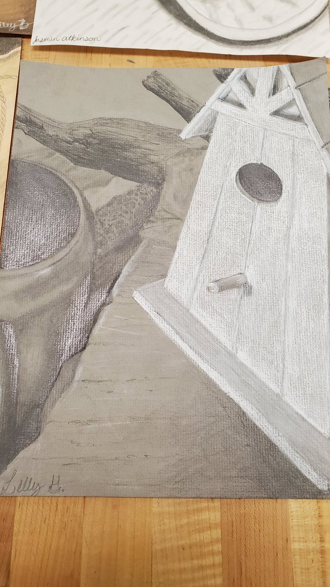 MelanieMitera's tweet photo. Rocking the still life drawing in Foundations. @m_south_hs #proud2bMps https://t.co/A5PqNPaflu