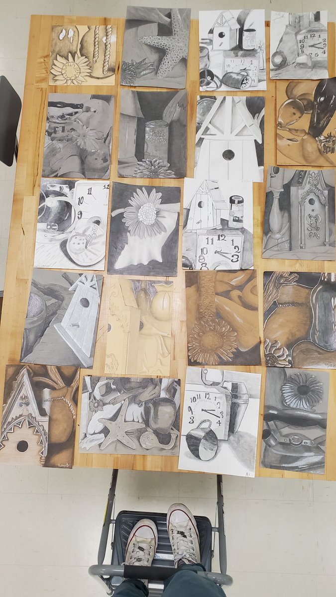 MelanieMitera's tweet photo. Rocking the still life drawing in Foundations. @m_south_hs #proud2bMps https://t.co/A5PqNPaflu