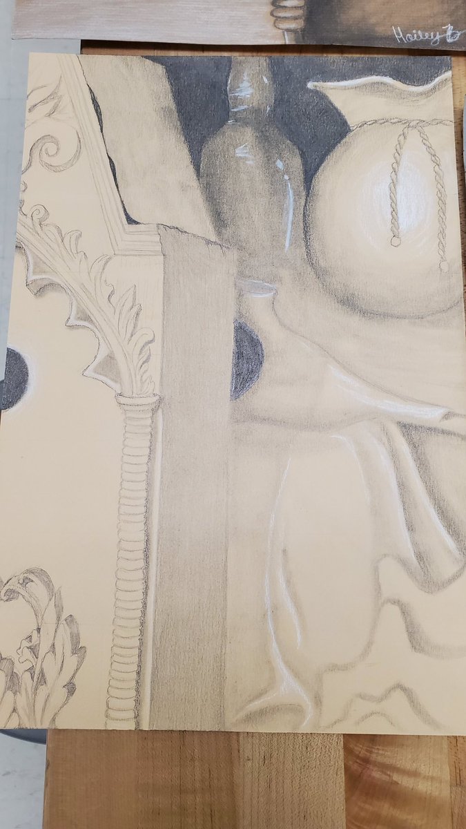 MelanieMitera's tweet photo. Rocking the still life drawing in Foundations. @m_south_hs #proud2bMps https://t.co/A5PqNPaflu